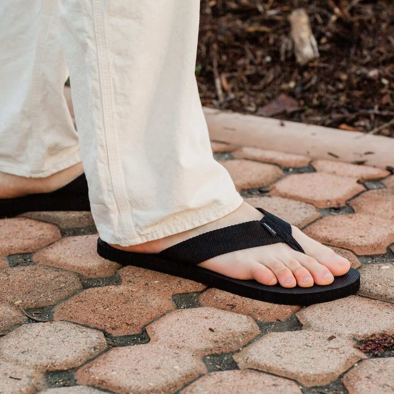close up of man walking on brick wearing Harmony 783 Men’s Flip Flop Black sandal conductive
footbed earthing