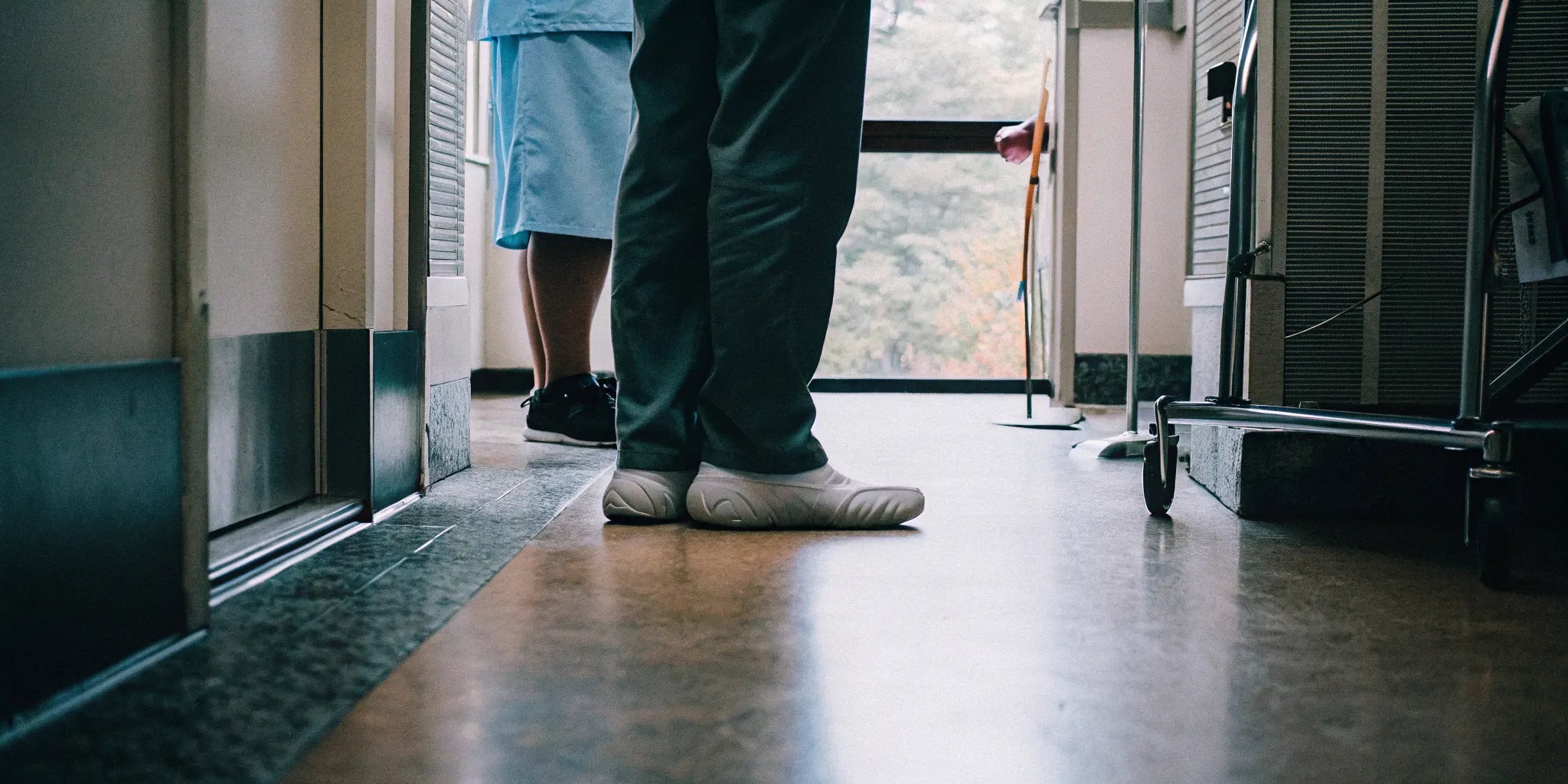 Nurse wearing comfortable grounding shoes in a hospital setting