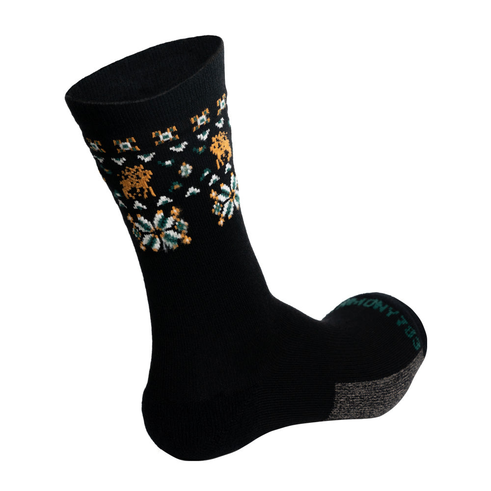 festive merino wool grounding crew socks with Silver Stitching
Outside Angle and heel